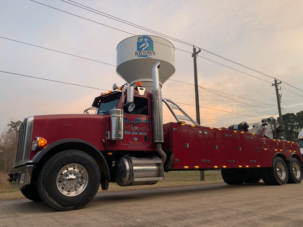 Peterbilt rotator at dusk