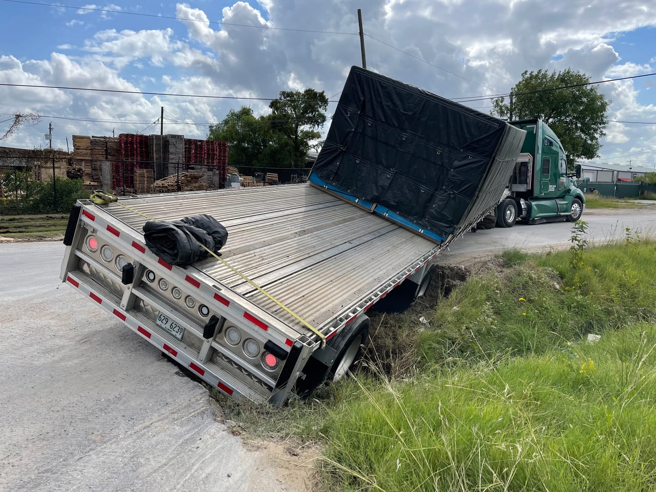 Smith Towing tow truck in Mont Belvieu, TX